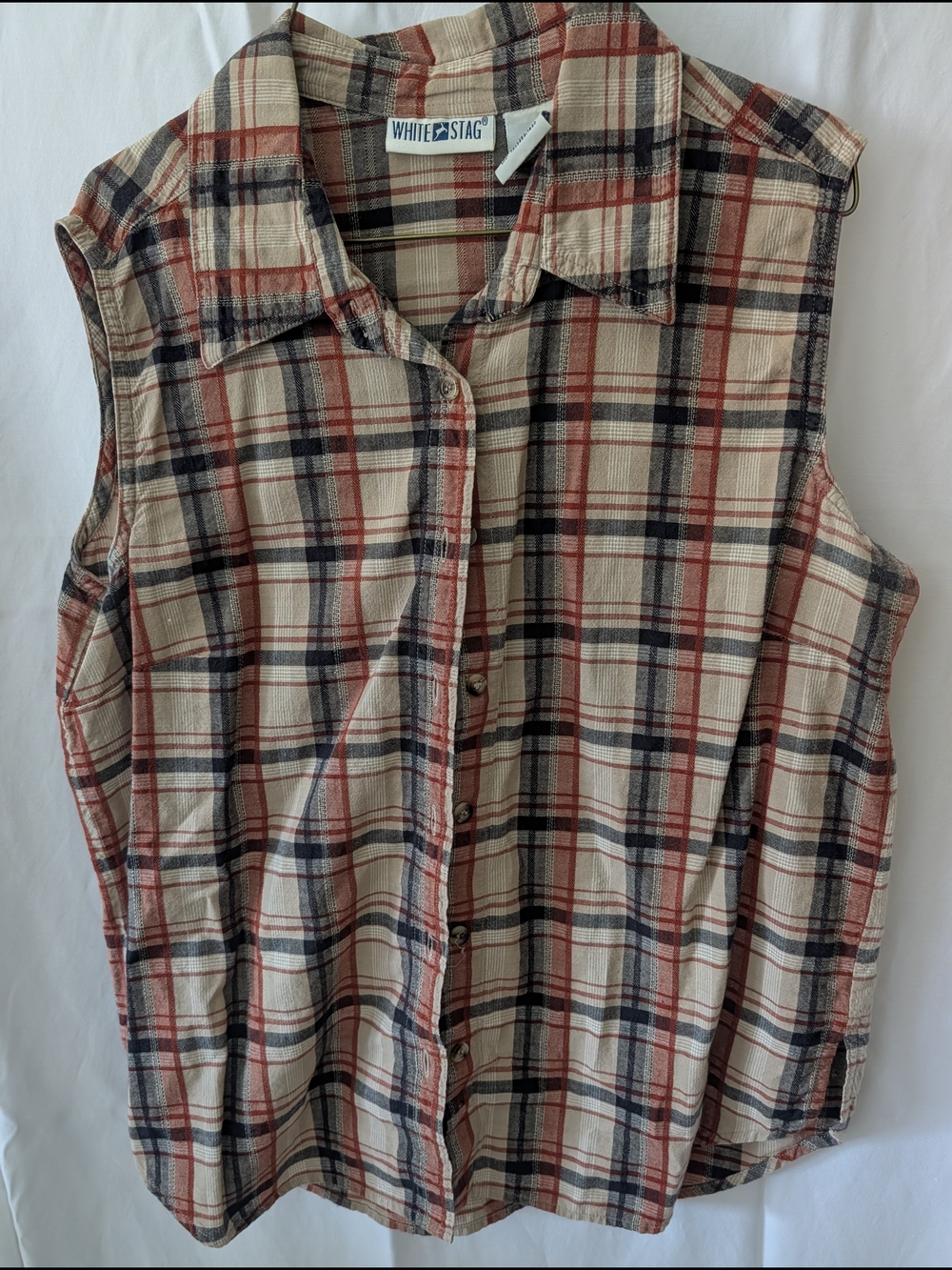 Tag Plaid Sleeveless Button-Up Shirt in Cream, Navy & Rust